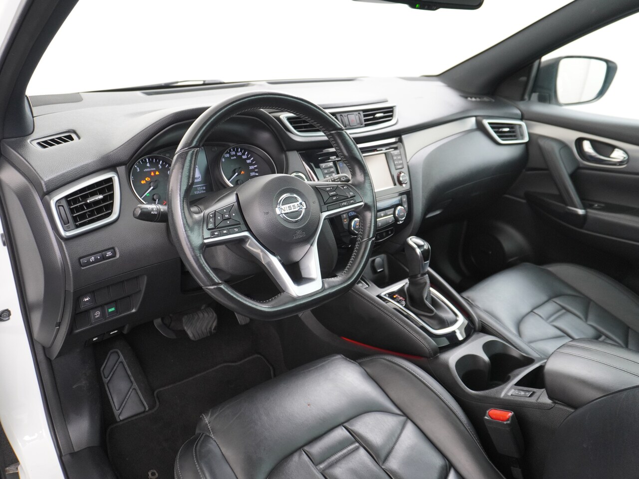 Nissan Qashqai - 116pk Tekna+ Aut. Bose Pano.dak Leer+Elektr.+Mem-Stoel 360Camera Keyless ZwarteHemel Lane- - AutoWereld.nl