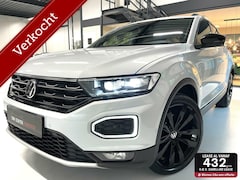 Volkswagen T-Roc - 1.5 TSI Sport Black Style/ Camera/ 19''LMV/ Virtual Dashboard/ CarPlay