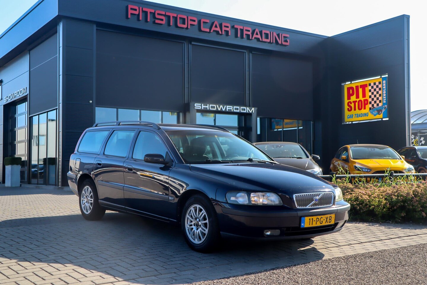 Volvo V70 - 2.4 2.4, 140 PK, Automaat, NL Auto, Airco, Trekhaak! - AutoWereld.nl