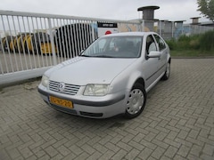 Volkswagen Bora - 1.6 Trendline