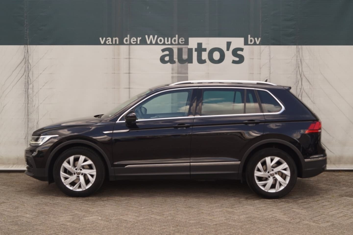 Volkswagen Tiguan - 1.5 TSI Life Business -LED-ECC-ECC-PDC- - AutoWereld.nl