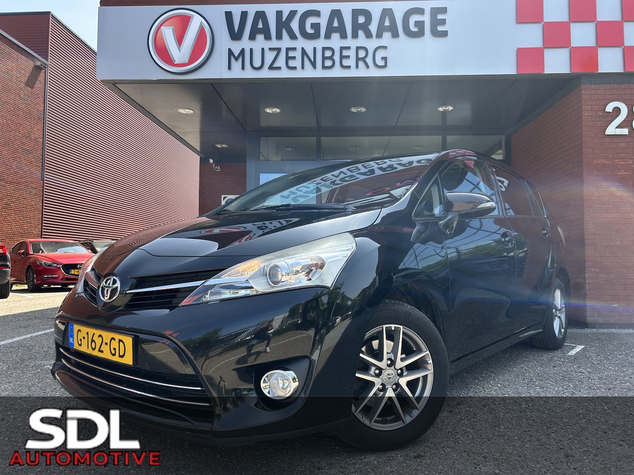 Toyota Verso - 1.8 VVT-i Dynamic 7p. // NAVI // CAMERA // CLIMA // CRUISE // PANO-DAK // TREKHAAK!! - AutoWereld.nl