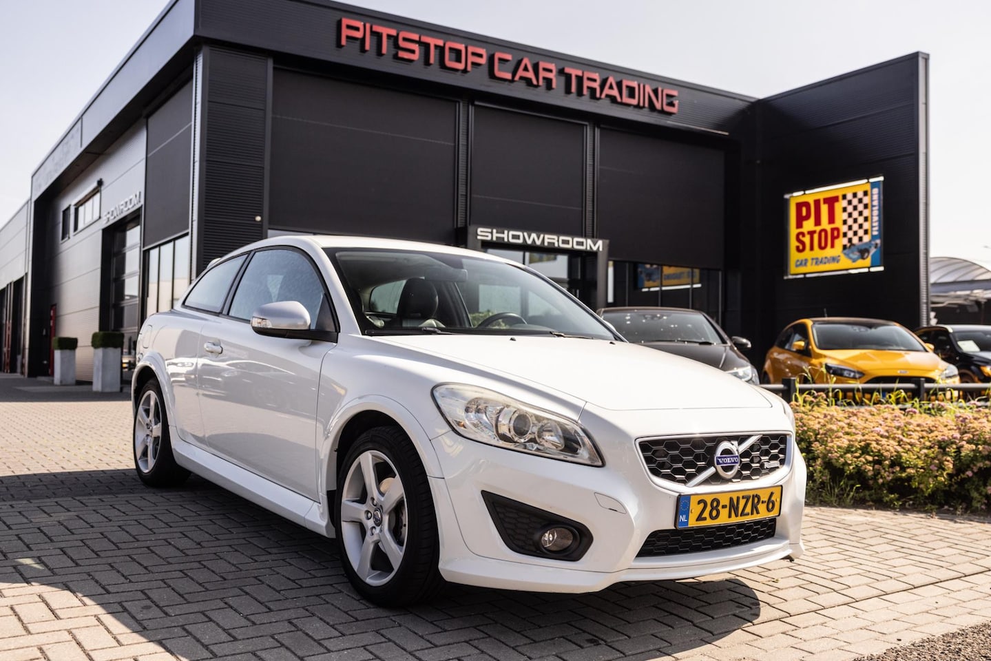 Volvo C30 - 2.0 R-Edition 2.0 R-Edition, 146 PK, NL Auto, Cruise, Airco, PDC! - AutoWereld.nl