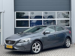 Volvo V40 - 1.6 D2 Momentum | Navi | Camera | PDC | Climate control | Cruise control | Trekhaak