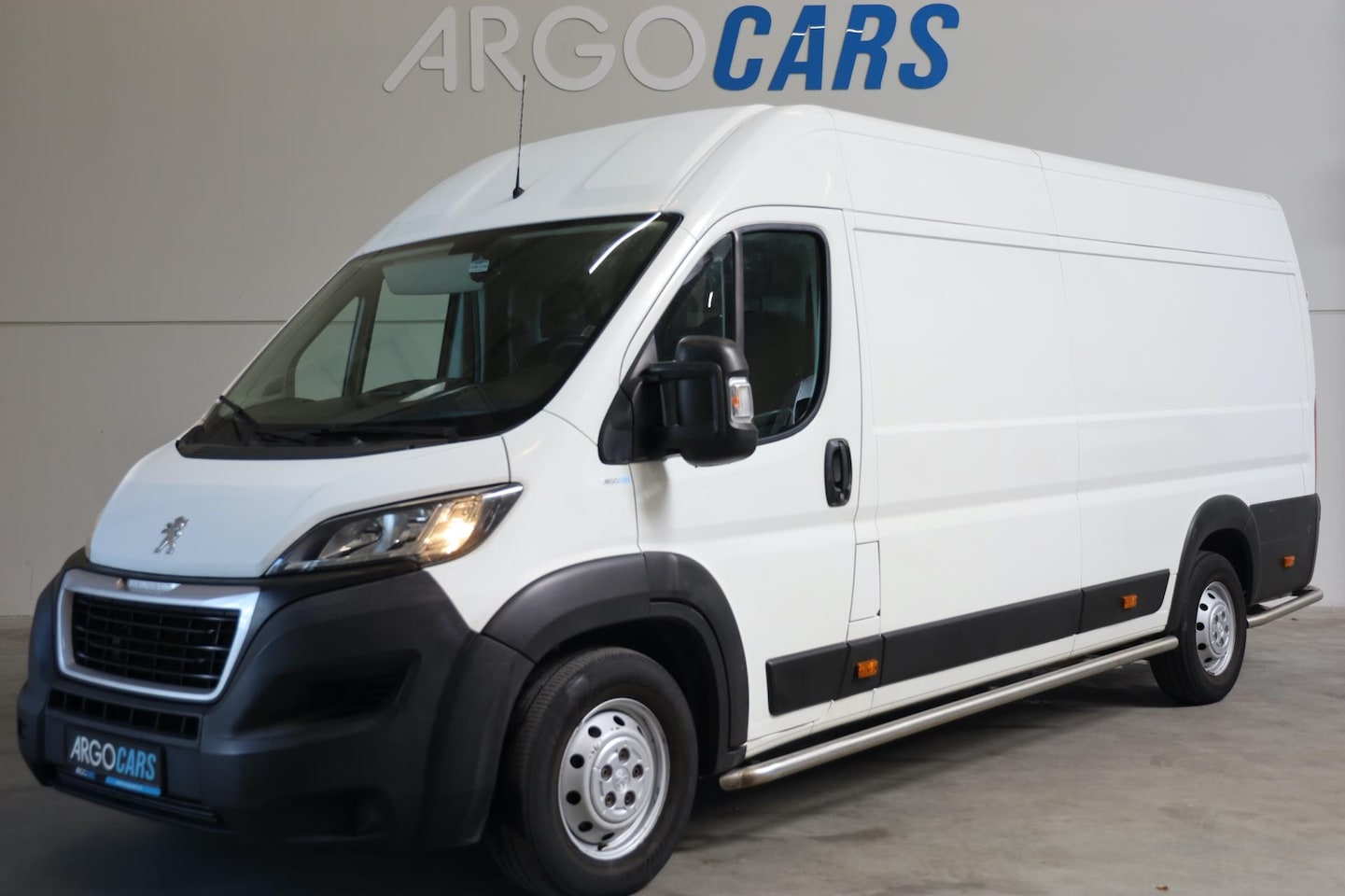 Peugeot Boxer - 2.0 blueHDI L4/H2 3 ZITS 435 163PK CAMERA NAVI AIRCO LEASE V/A € 122,- p.m. INRUIL MOGELIJ - AutoWereld.nl