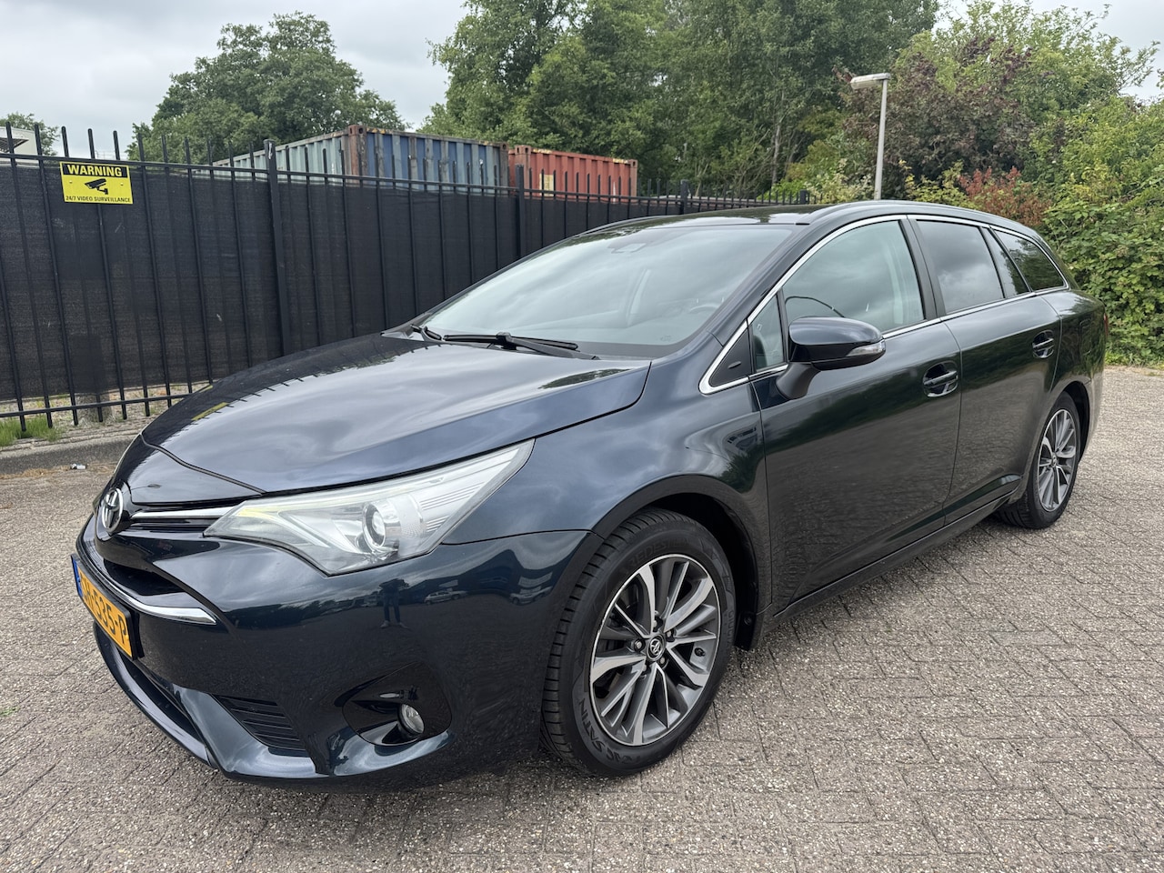 Toyota Avensis Touring Sports - 1.8 VVT-i Dynamic Leer/Navi/Panorama/CAM/Stoelverw - AutoWereld.nl