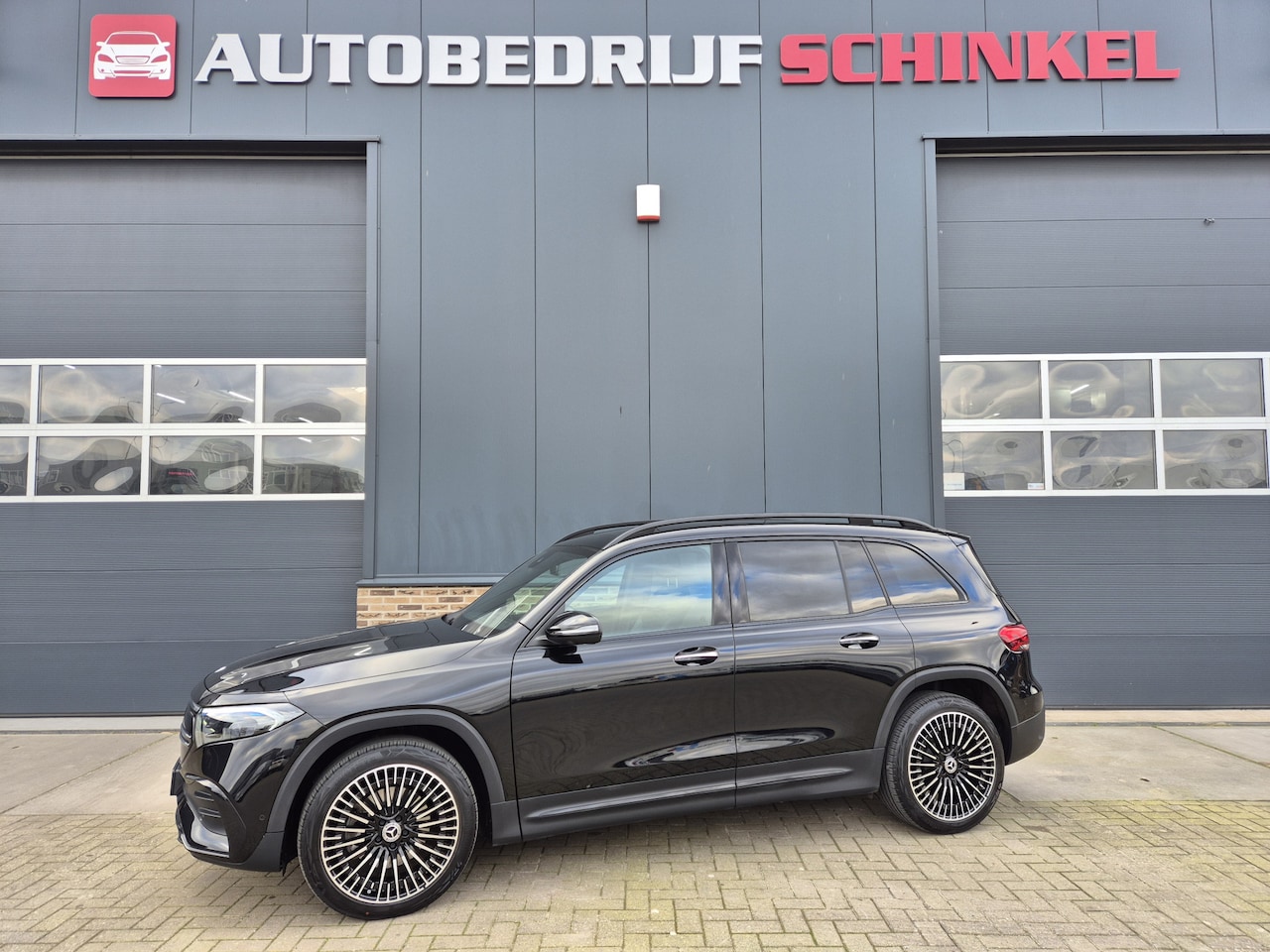 Mercedes-Benz EQB - 350 4MATIC AMG Line 67 kWh PANO, Keyless entry,Electrische achterklep. - AutoWereld.nl