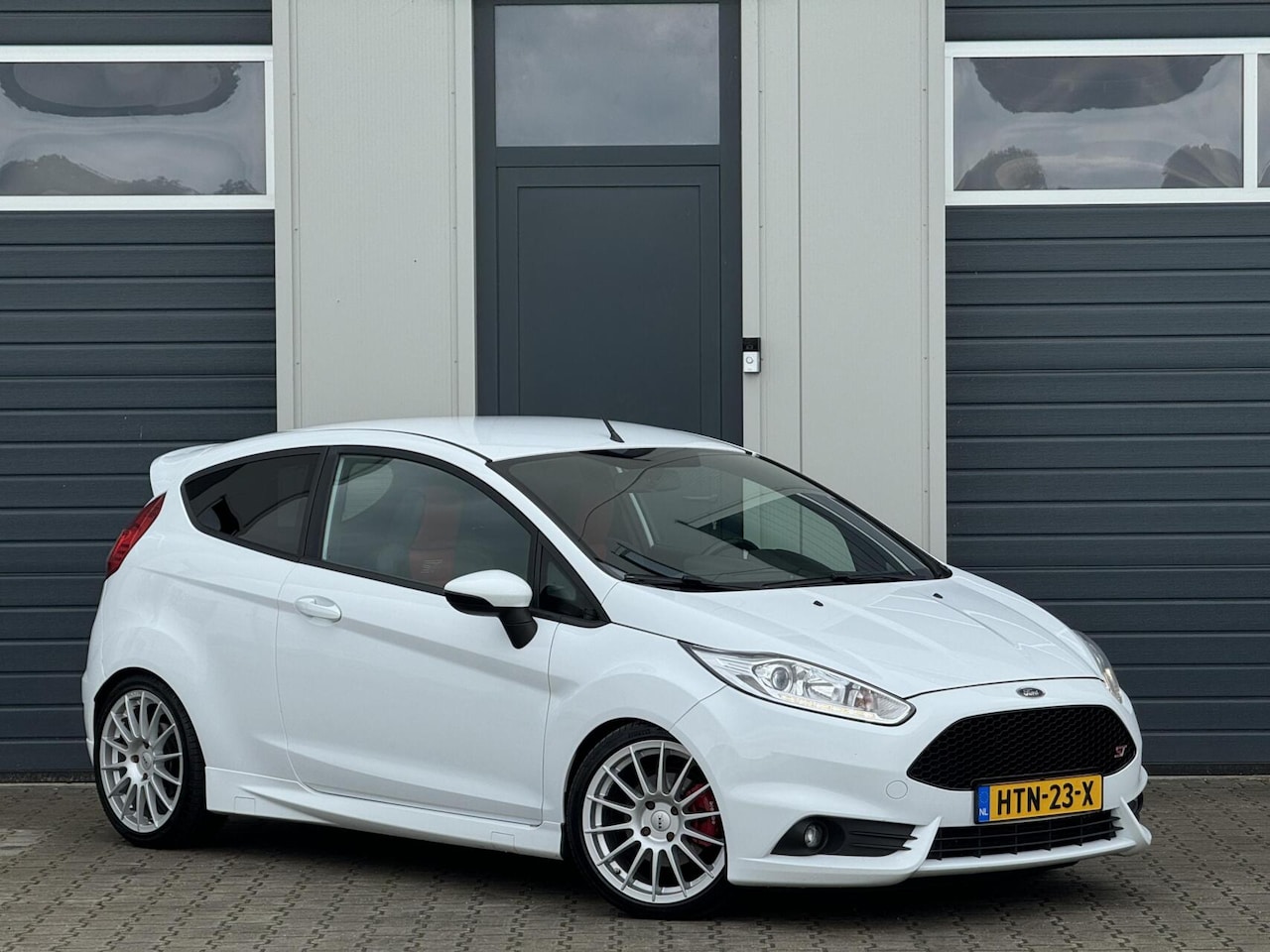 Ford Fiesta - 1.6 ST2 / ST-Line / 220PK / Verlaagd / Luxe - AutoWereld.nl