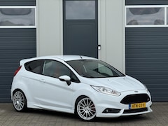 Ford Fiesta - 1.6 ST2 / ST-Line / 220PK / Verlaagd / Luxe