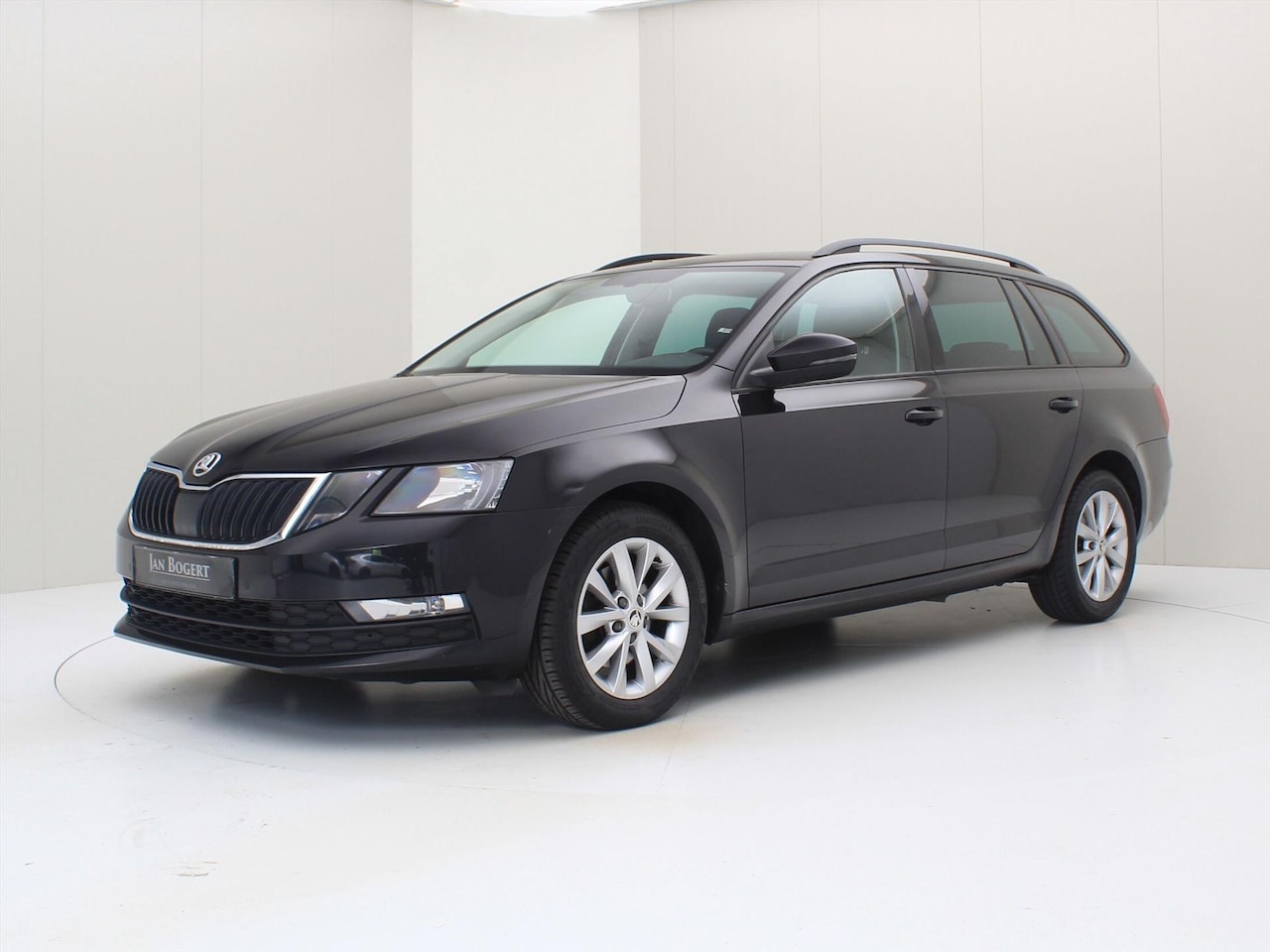 Skoda Octavia Combi - 1.5 TSI 150PK 6-bak Ambition Business [ STOELVERWARMING+CARPLAY+PDC+CLIMATE+TREKHAAK ] - AutoWereld.nl