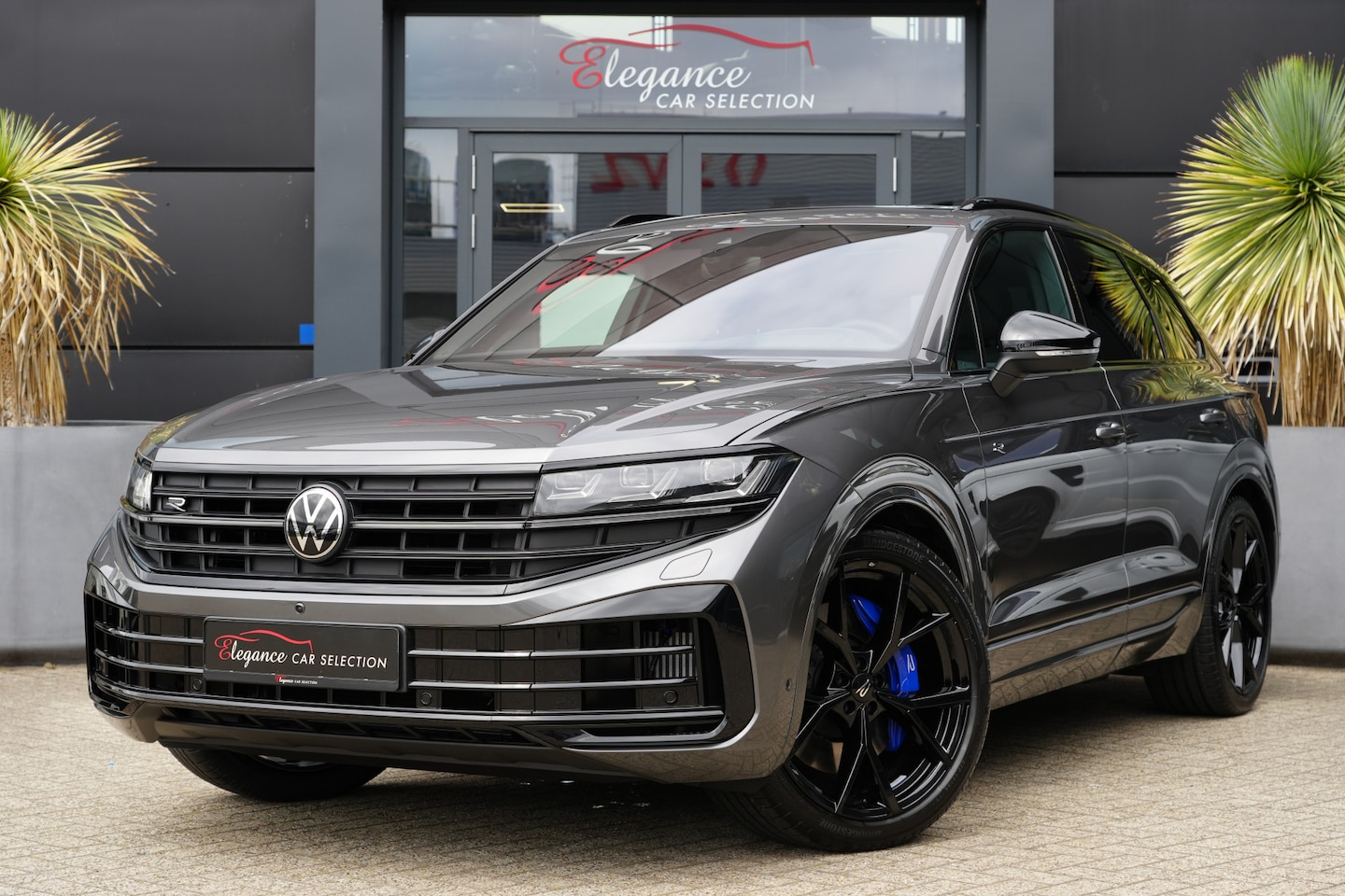 Volkswagen Touareg - 3.0 TSi eHybrid 4MOTION R 462pk Panoramadak/Dynaudio/360Camera - AutoWereld.nl