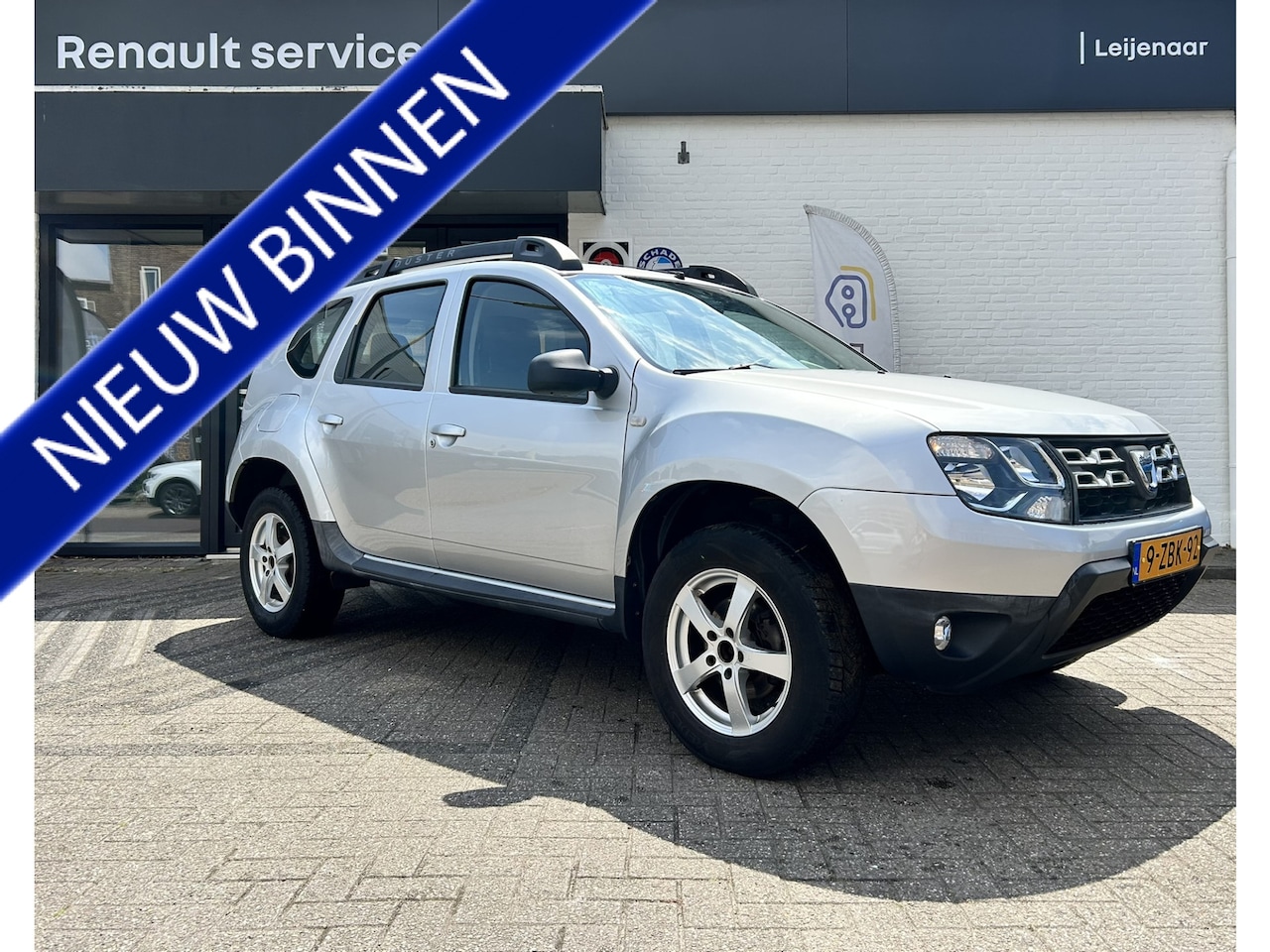 Dacia Duster - TCe 4x2 Lauréate | Airco | Lichtmetalen velgen | Centrale portiervergrendeling | Radio CD - AutoWereld.nl