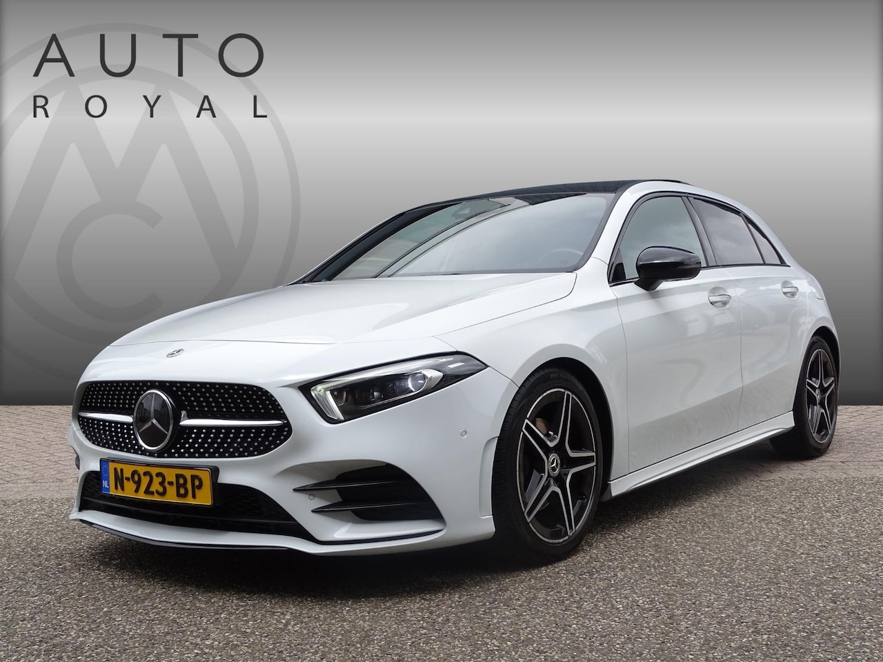Mercedes-Benz A-klasse - 180 Business Solution AMG PANORAMADAK|SFEERVERLICHTING|LED PAKKET|ACHTERUIT RIJ CAMERA|NAV - AutoWereld.nl