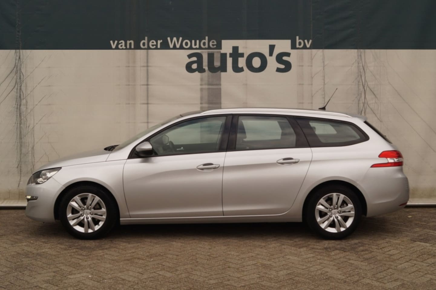 Peugeot 308 SW - 1.2 e-THP Allure 1.2 e-THP Allure - AutoWereld.nl