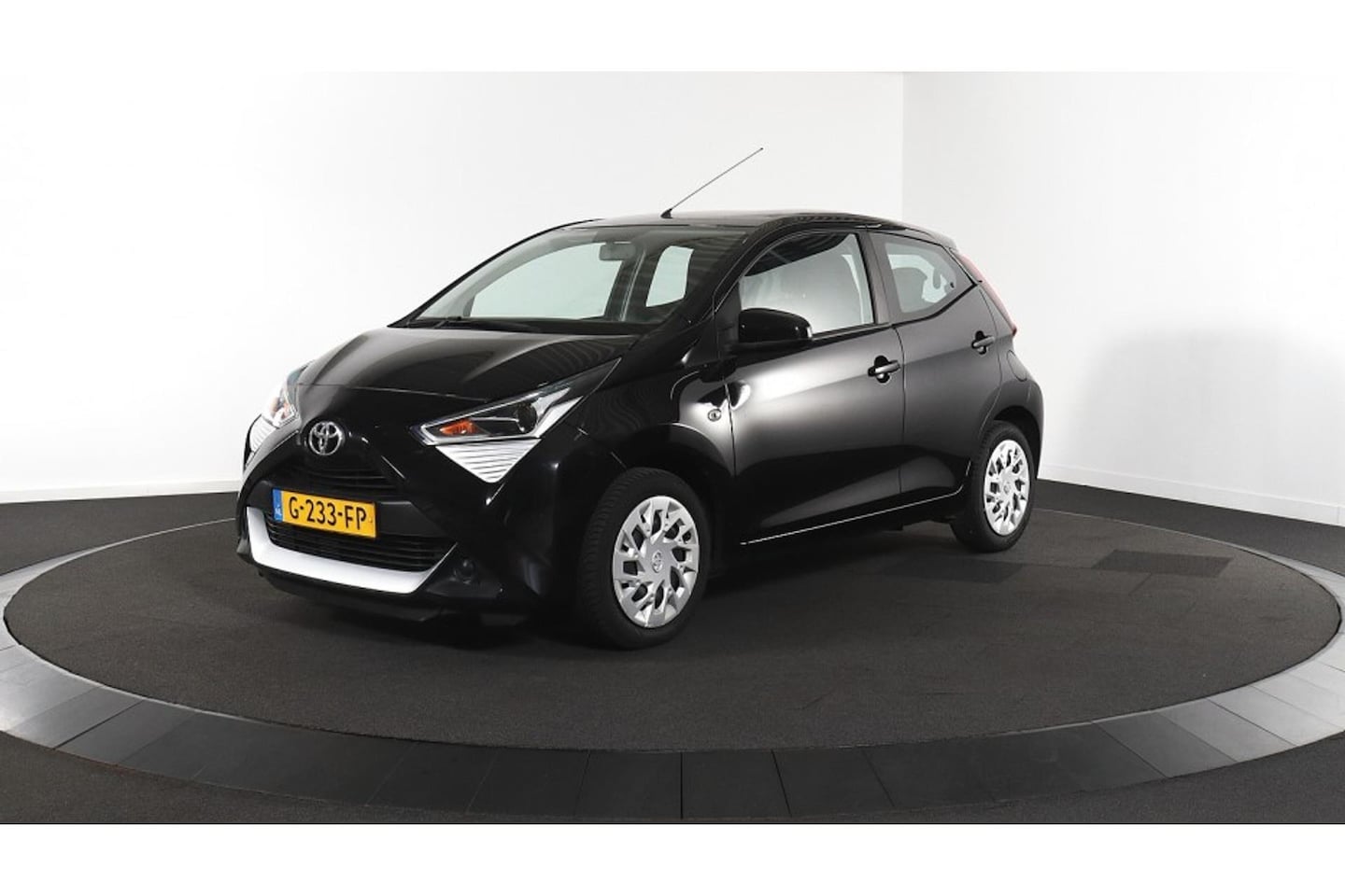 Toyota Aygo - 1.0 VVT-i x-play limited | Cruise Control | Camera | Navigatie | Airco | - AutoWereld.nl