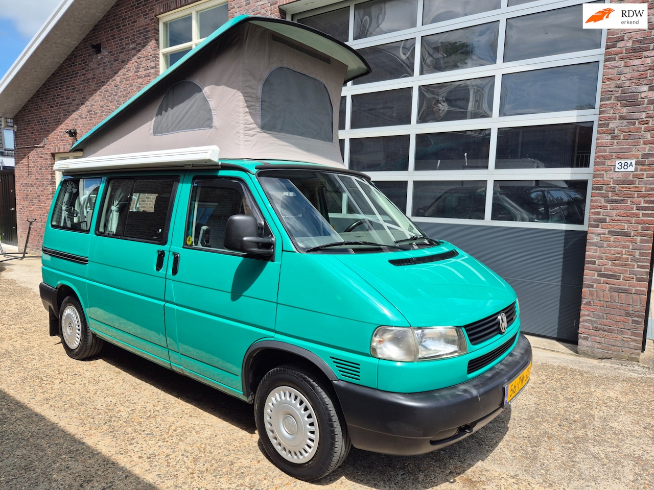 Volkswagen Transporter California - 2.5 TDI, Airco, Camper - AutoWereld.nl