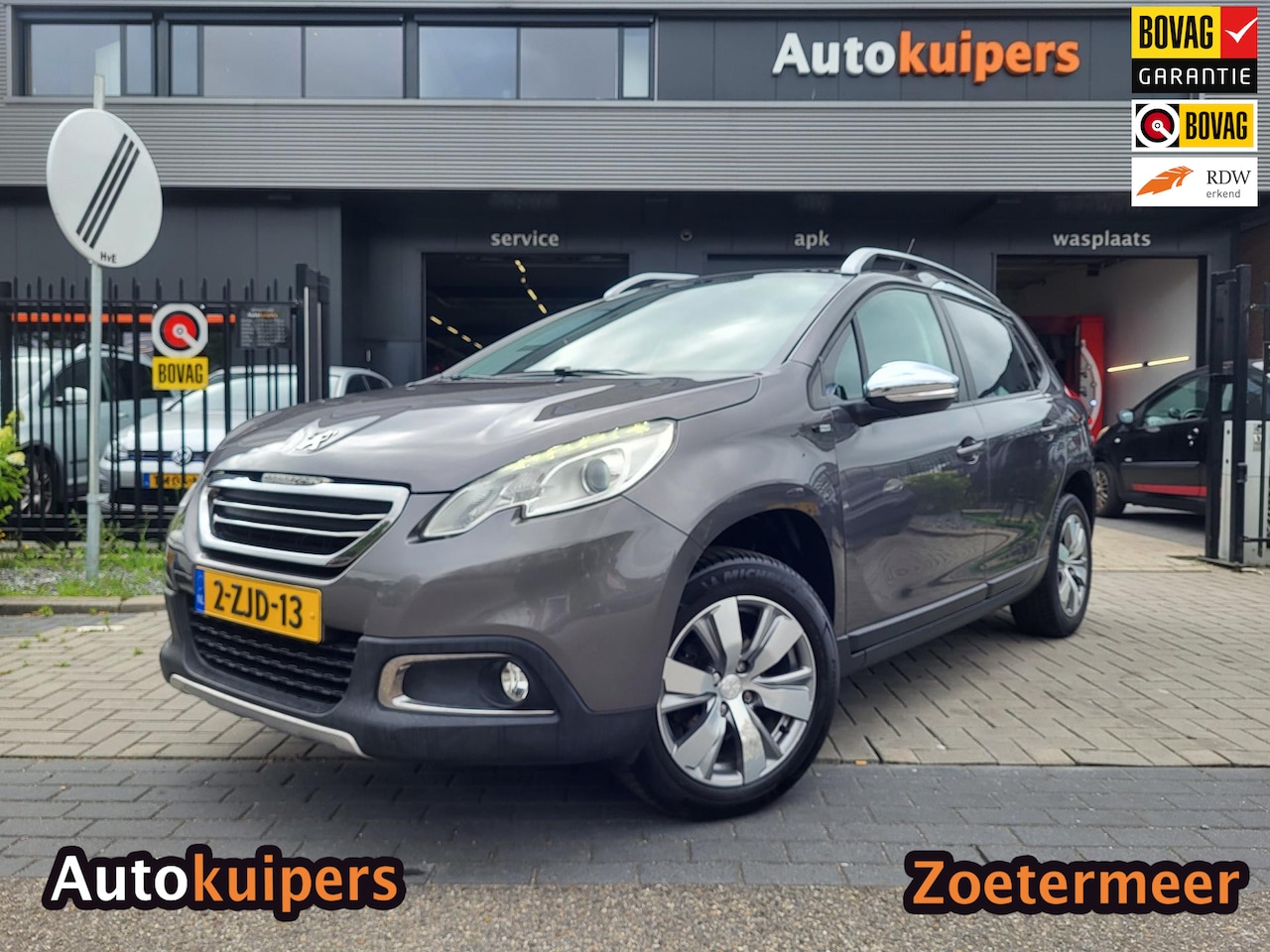 Peugeot 2008 - 1.2 PureTech Style | Met o.a. climate control, parkeersensoren achter, navigatie, cruise c - AutoWereld.nl