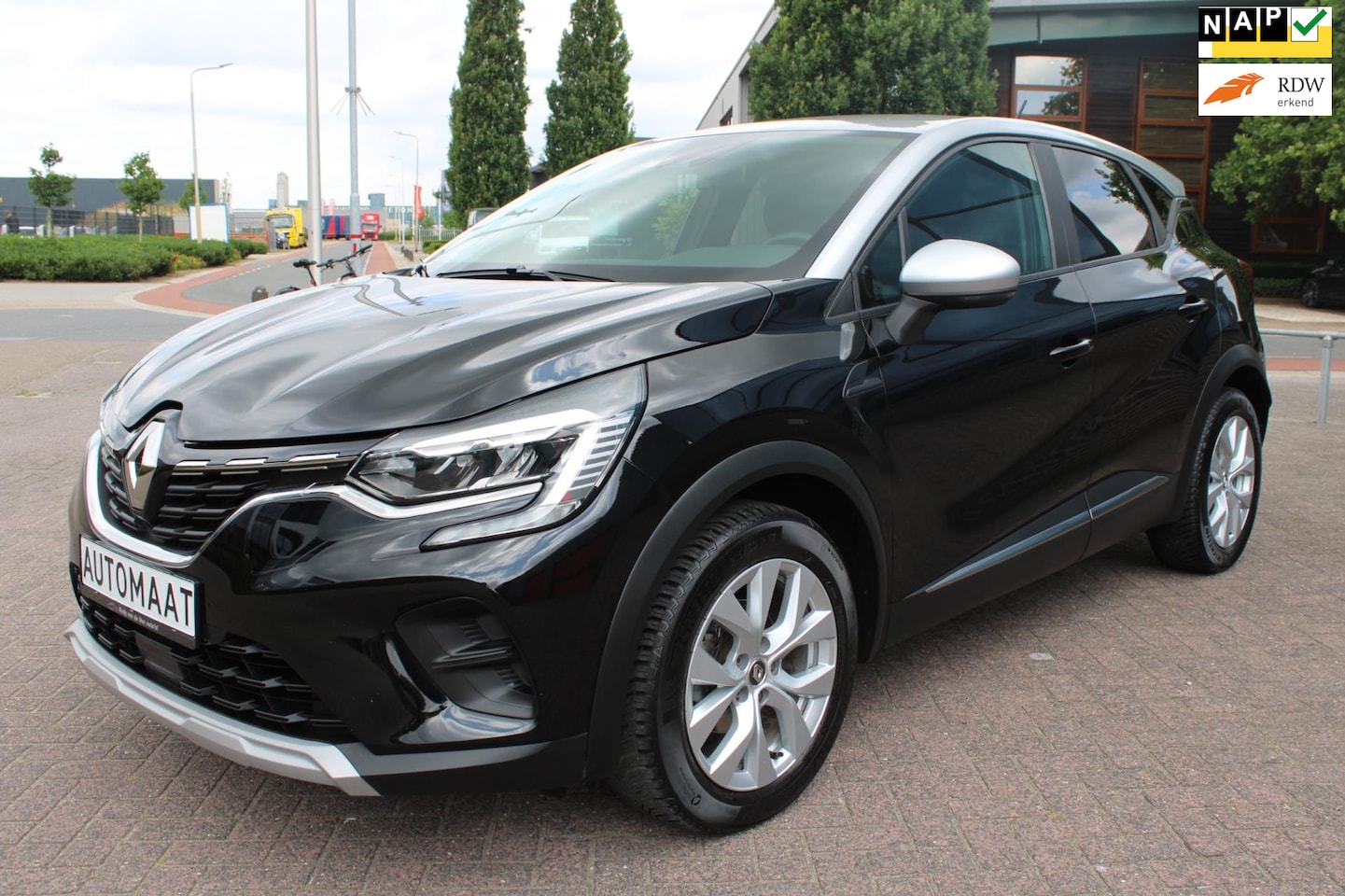 Renault Captur - 1.3 TCE Black Edition TREKHAAK Navigatie - AutoWereld.nl