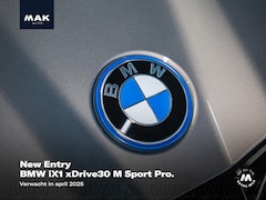 BMW iX1 - xDrive30 M Sport Pro, NL auto, Frozen, pano, 19", H/K, HUD, memory, privacy, dealeroh