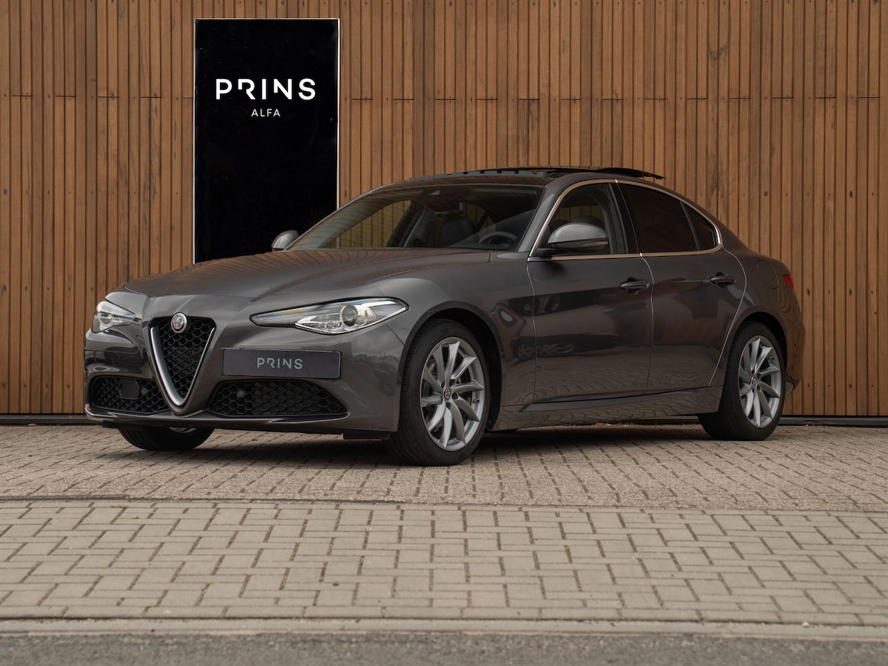 Alfa Romeo Giulia - 2.0T Super | Pano-dak | Leder | CarPlay | Veloce bumper | Camera - AutoWereld.nl