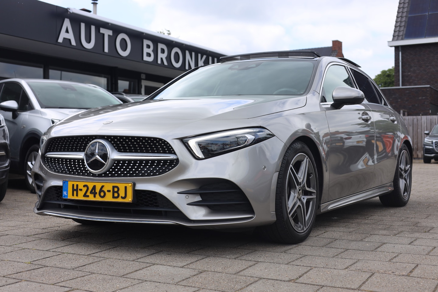 Mercedes-Benz A-klasse - 250 4MATIC | AUT | AMG | PANO | BURMESTER | CAMERA - AutoWereld.nl