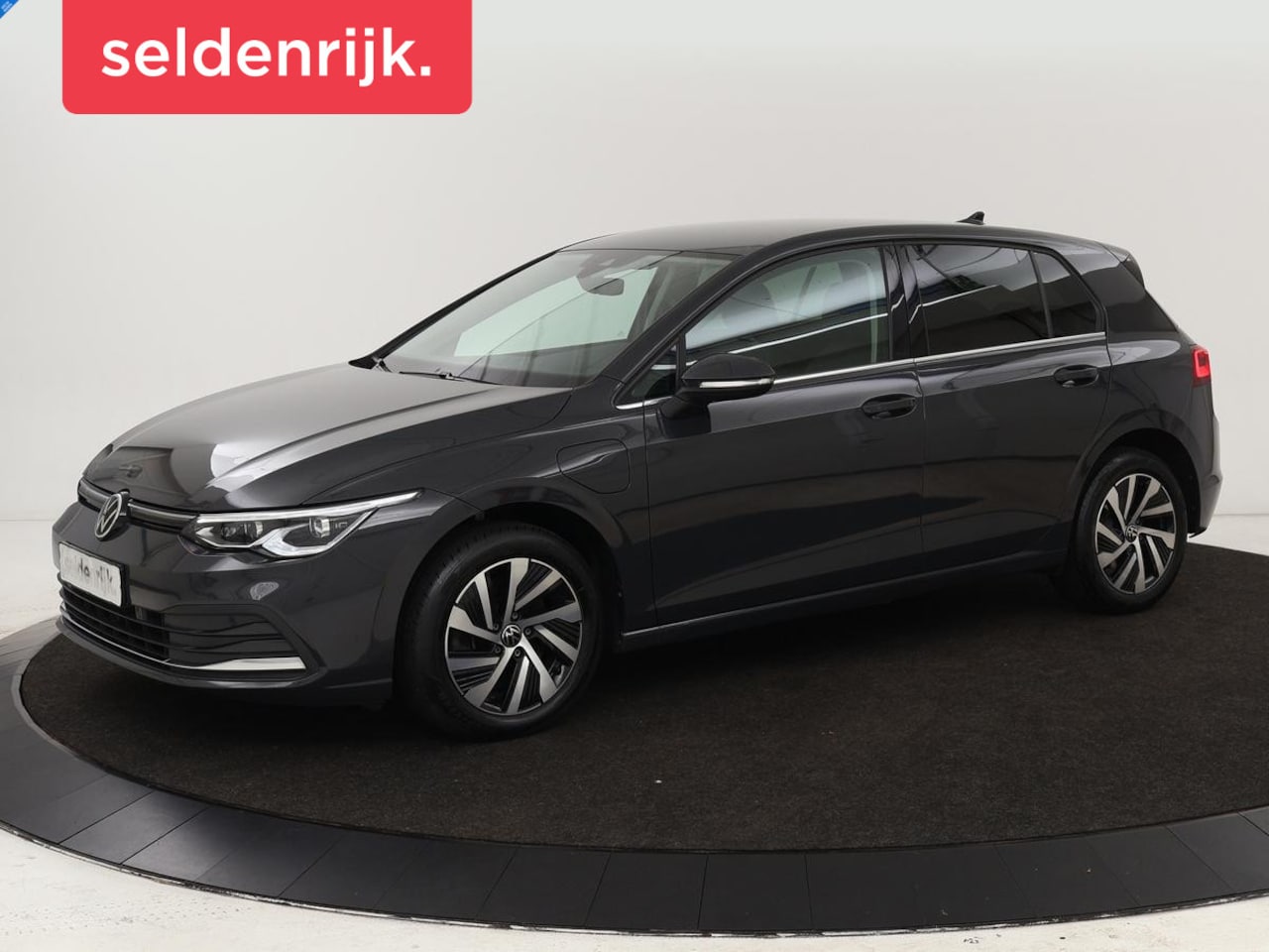 Volkswagen Golf - 1.4 TSI e-Hybrid Style | Stoel & stuurverwarming | Massage | Adaptive cruise | Carplay | M - AutoWereld.nl