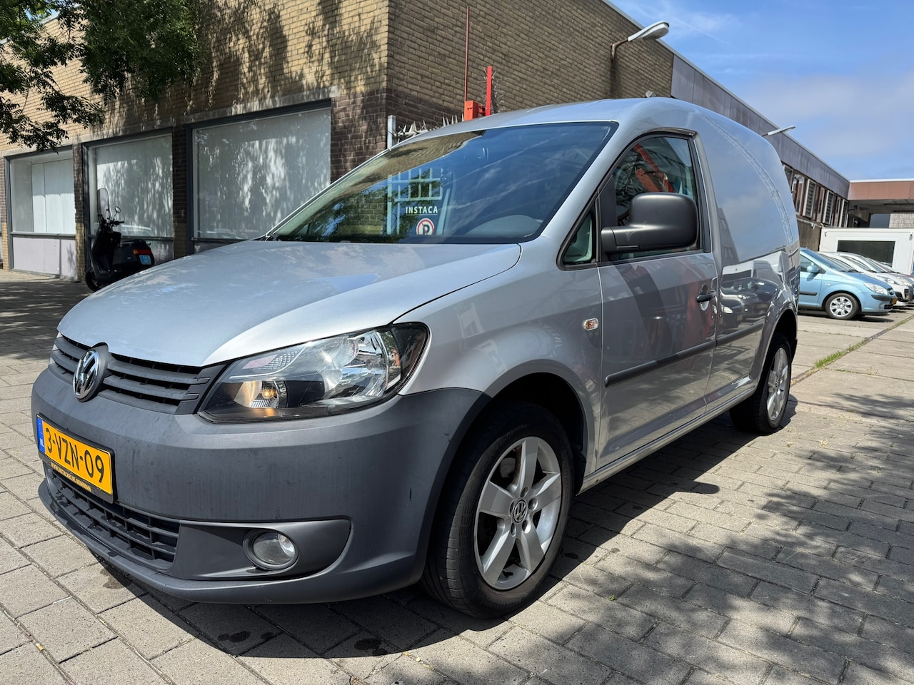 Volkswagen Caddy - 1.6 TDI/NAP/AUTOMAAT/CARPLAY - AutoWereld.nl