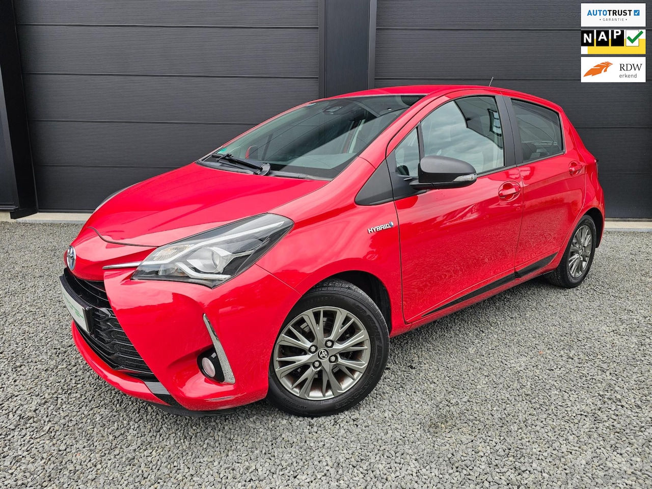 Toyota Yaris - 1.5 Hybrid Design Red | 1e Eig. | Verkeersbord herkenning | - AutoWereld.nl