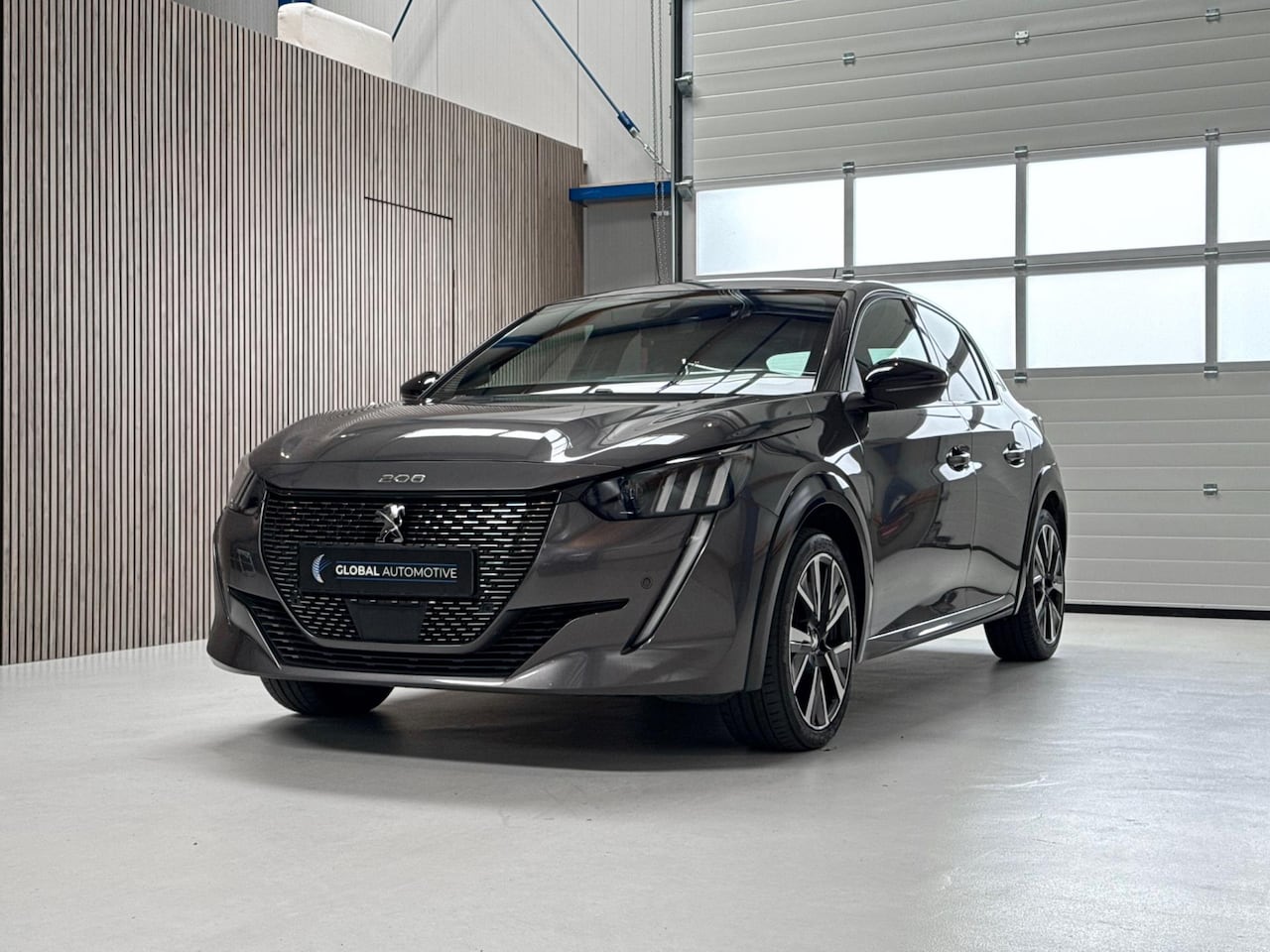 Peugeot 208 - 1.2 PureTech GT-Line - AUTOMAAT - AFNEEMBARE TREKHAAK - VITRUAL COCKPIT - NAVIGATIE - LED - AutoWereld.nl