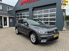 Volkswagen Tiguan - 2.0 TDI Comfortline Business / ACC / Camera / Carplay / BTW / Lane assist / Trekhaak/ Mass