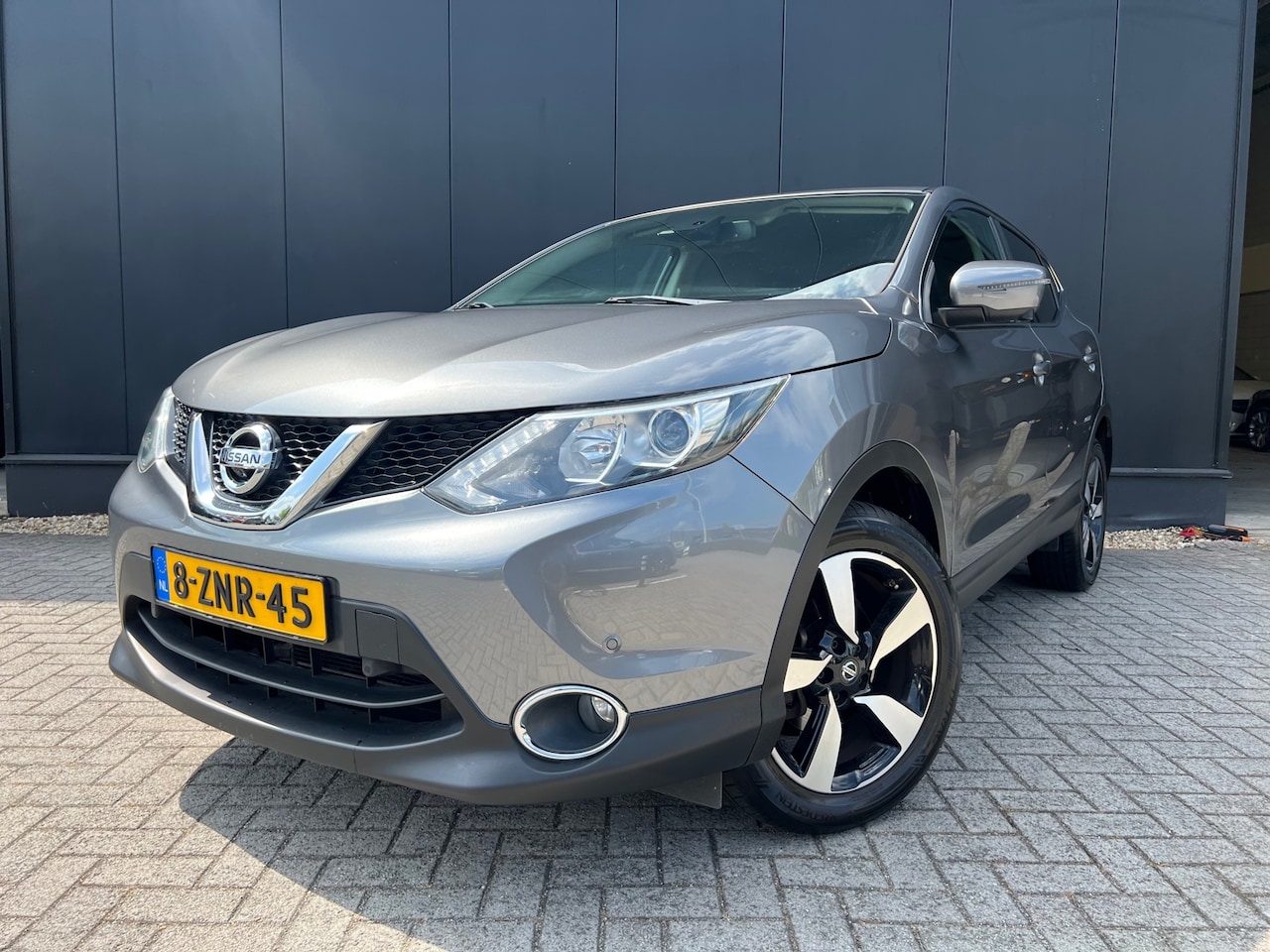Nissan Qashqai - 1.2 '15 360Cam/Navi/18'Lmv/OrgNl/GehOnderhouden - AutoWereld.nl