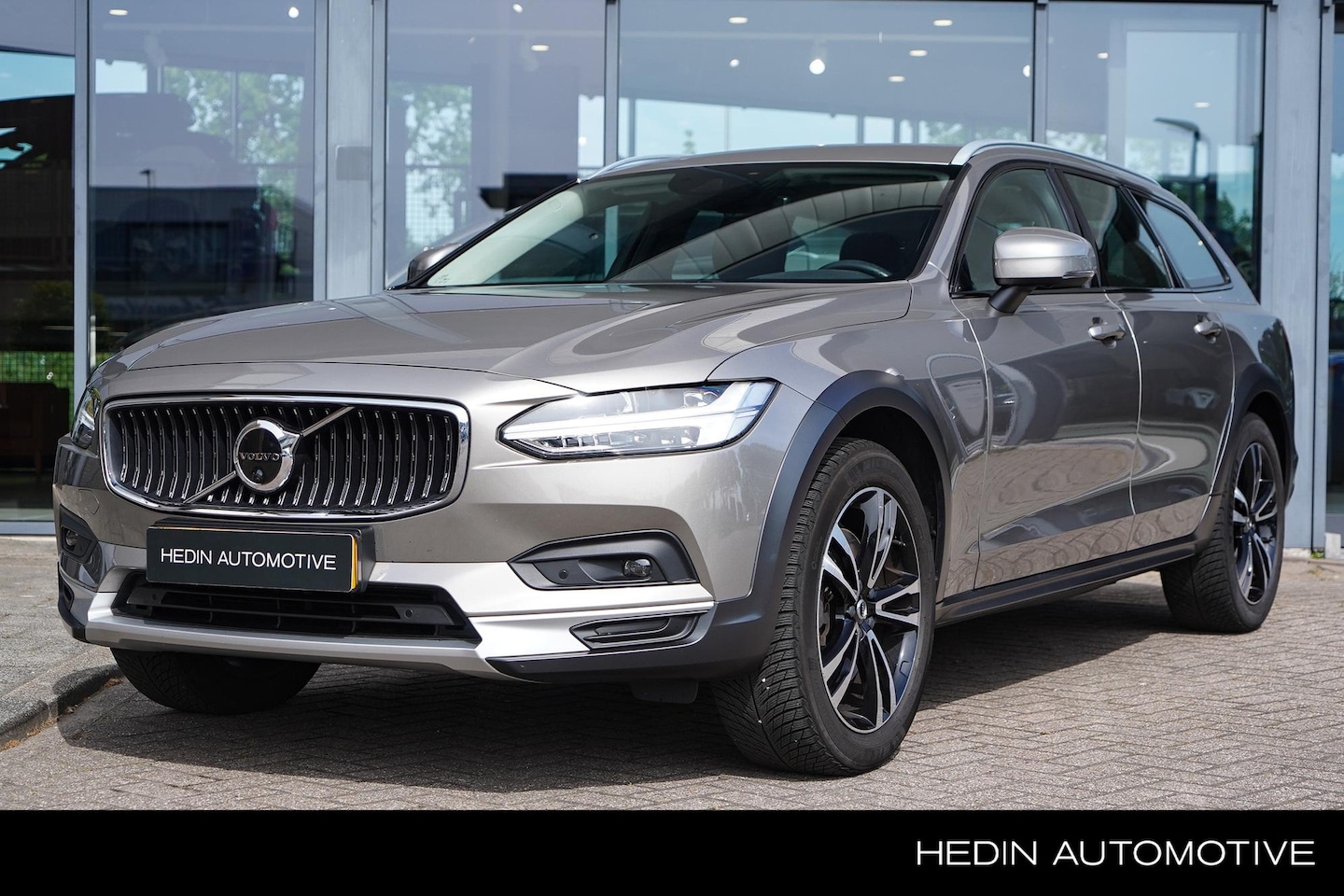 Volvo V90 Cross Country - 2.0 B5 AWD Pro | 2.400 kg trekgewicht! | Trekhaak elektrisch |  Massage stoelen elektrisch - AutoWereld.nl