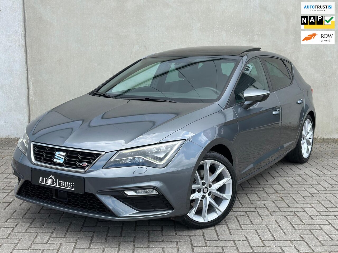 Seat Leon - 1.8 TSI FR DSG Pano 18'' Carplay Camera Sound LED - AutoWereld.nl