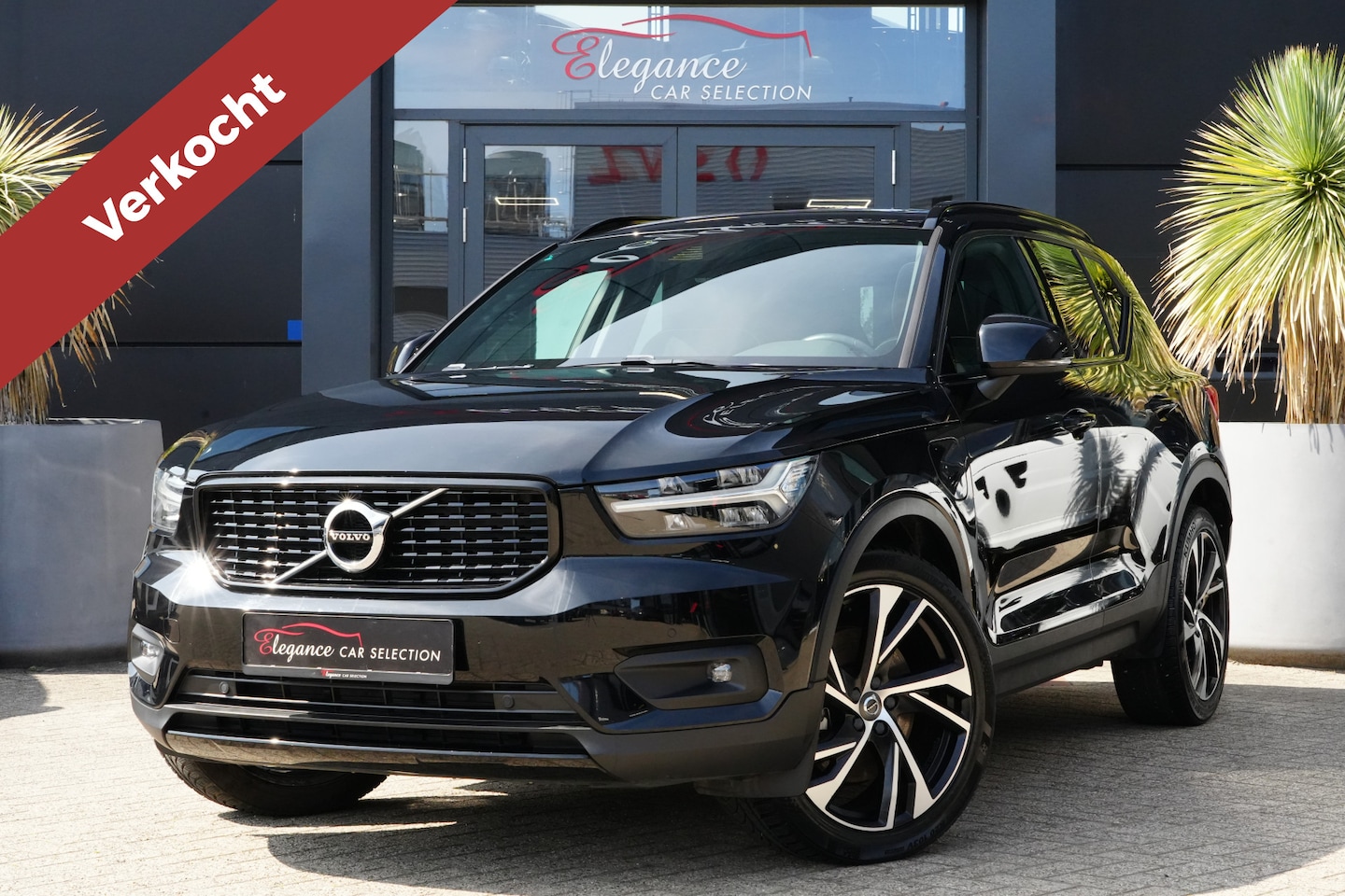 Volvo XC40 - 1.5 T5 Recharge R-Design 262pk Panoramadak/Stoelverwarming/Camera - AutoWereld.nl