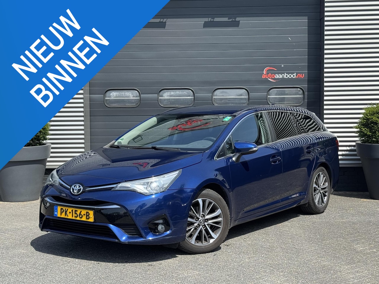 Toyota Avensis Touring Sports - 2.0 VVT-i Dynamic | Navigatie | Camera | Cruise Control | Lane Assist | Trekhaak | - AutoWereld.nl