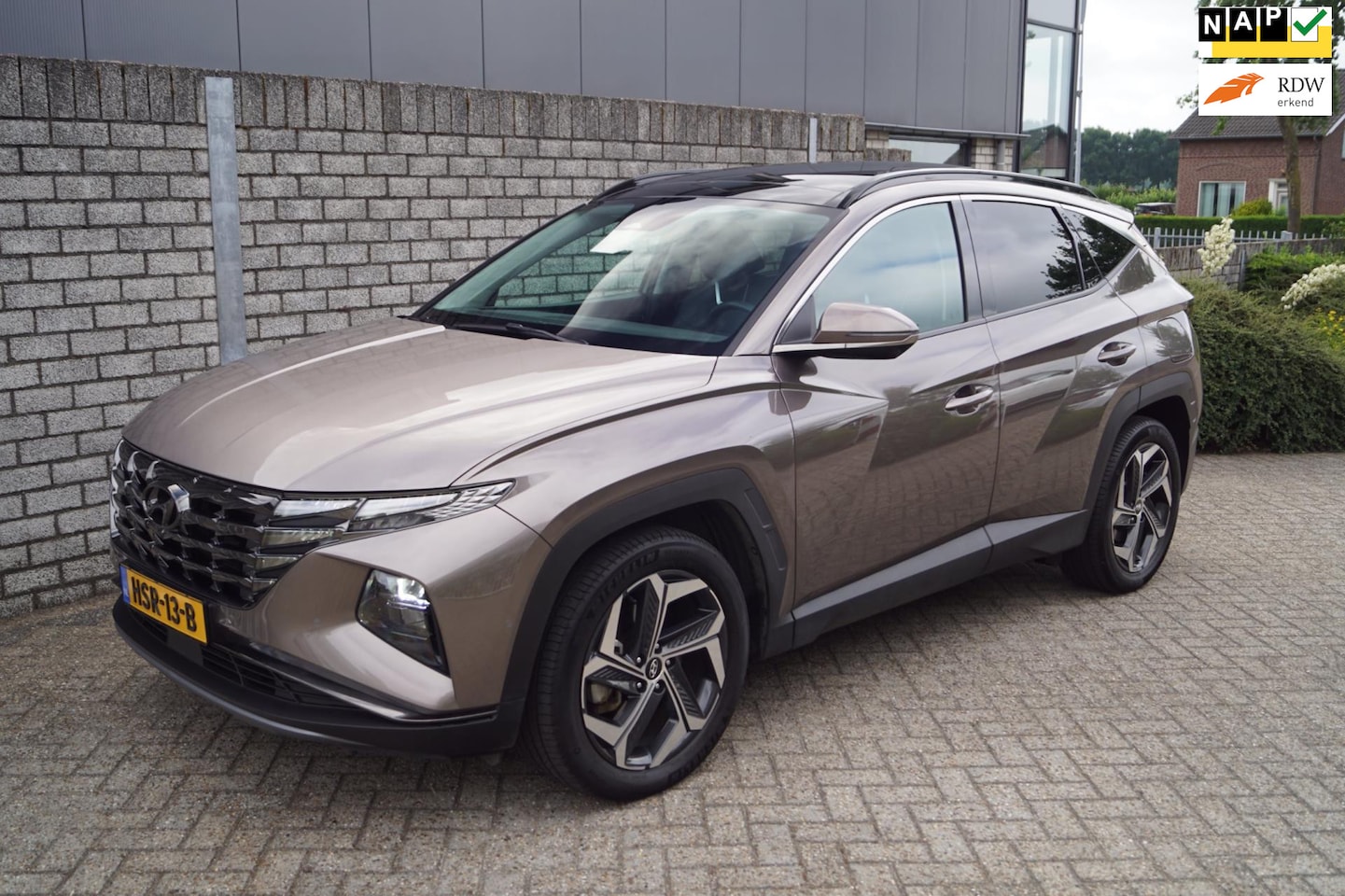 Hyundai Tucson - 1.6 T-GDI PHEV Premium Sky 4WD Autom Panodak Leder Navi 360 Camera Adaptieve Cruise Clima - AutoWereld.nl
