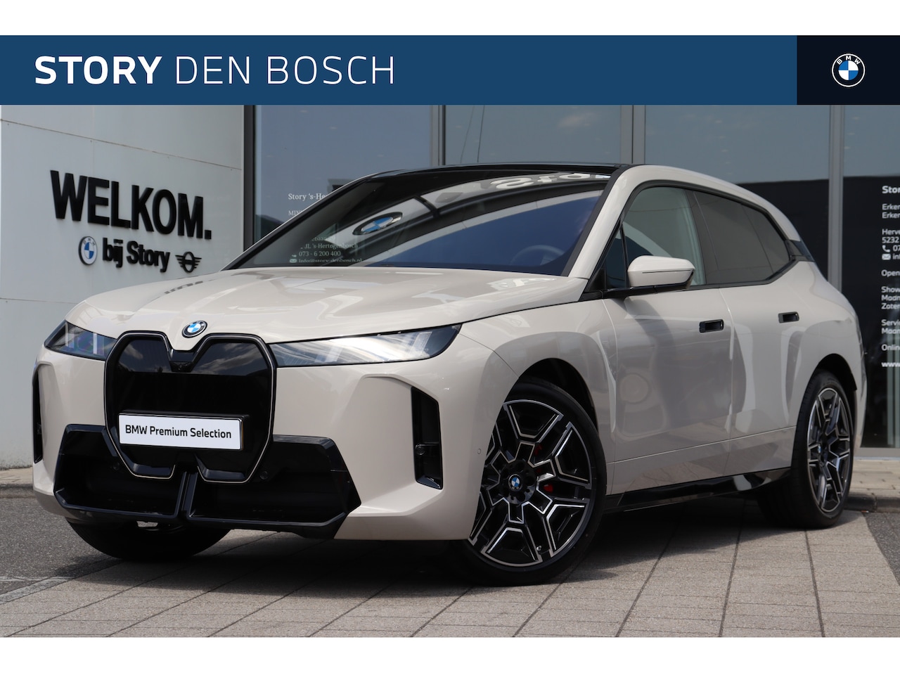 BMW iX - xDrive60 M Sport / Panoramadak Sky Lounge / M Multifunctionele Stoelen / Parking Assistant - AutoWereld.nl