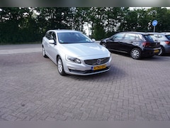 Volvo V60 - 1.6 T3 TREKHAAK CRUISE CLIMA NAVI PDC