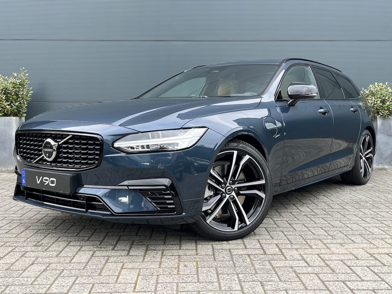 Volvo V90 - kombi T8 AWD Ultra Dark Executive Edition | Achteruitrijcamera met 360° Surround View | Be - AutoWereld.nl