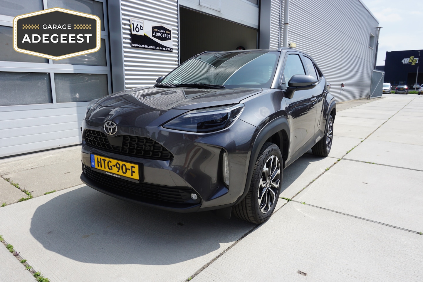 Toyota Yaris Cross - 1.5 Hybrid 115 Business Plus Navi|Carplay|PDC V+A|Dodehoek|Camera|Stoel en stuurverwarming - AutoWereld.nl