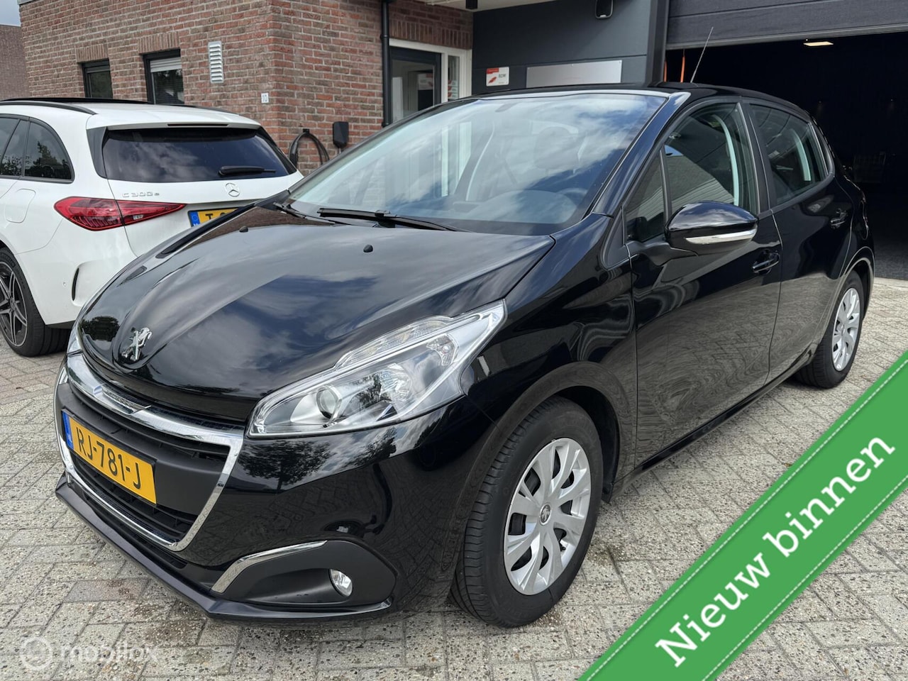 Peugeot 208 - 1.2 PureTech 5 DEURS / 1e EIGENAAR / NAVI / AIRCO / TREKHAAK - AutoWereld.nl