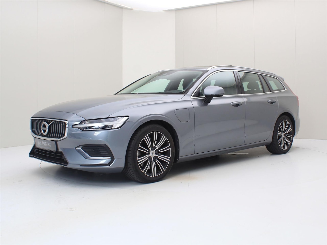 Volvo V60 - T6 Twin Engine 340pk AWD Geartronic Inscription [ TREKHAAK+PANODAK+CAMERA+CARPLAY+NAVIGATI - AutoWereld.nl