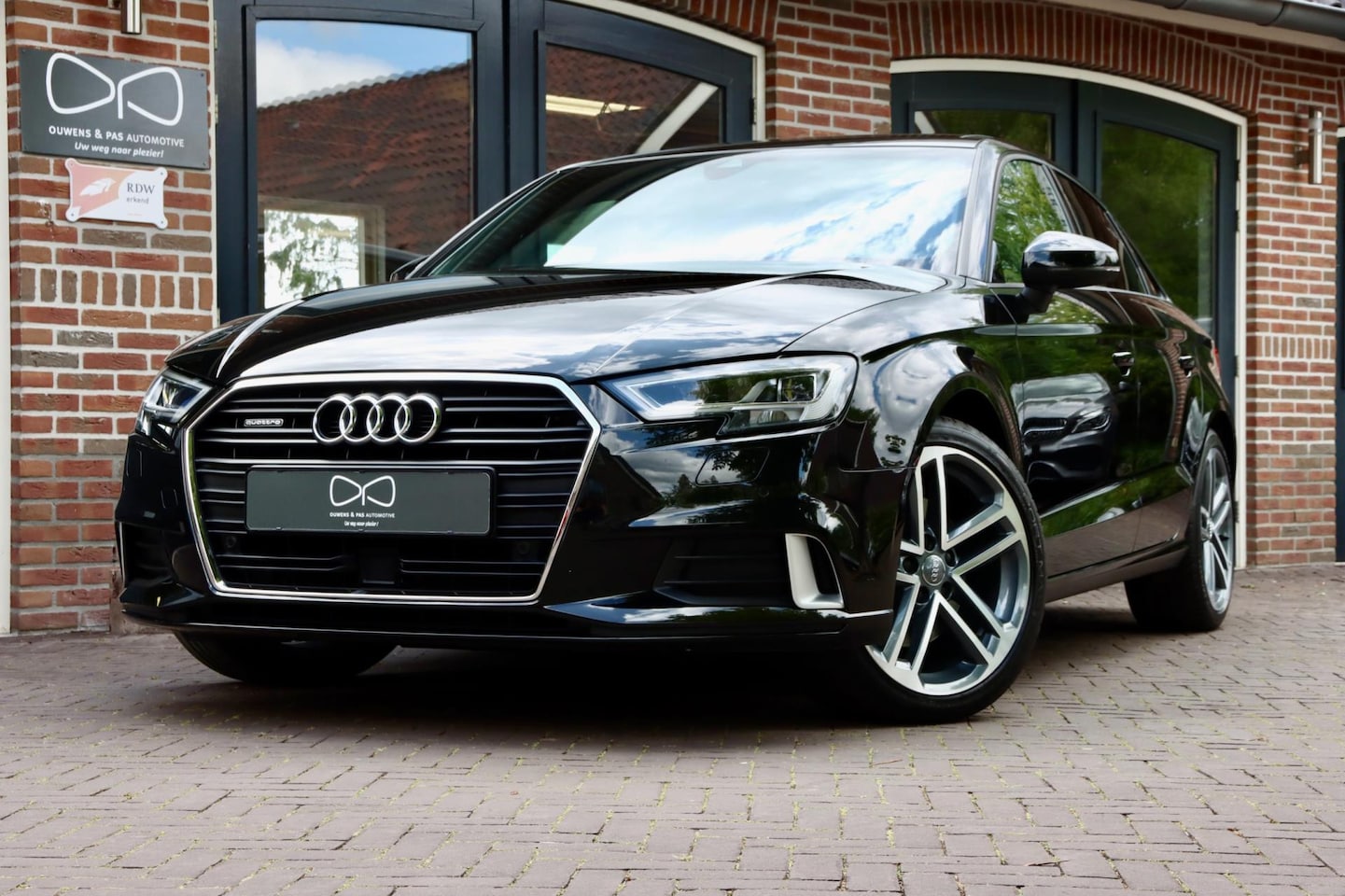 Audi A3 Limousine - 40 TFSI quattro Advance Sport | PANORAMA | LED | CARPLAY | NAVI | ACC | TREKHAAK - AutoWereld.nl