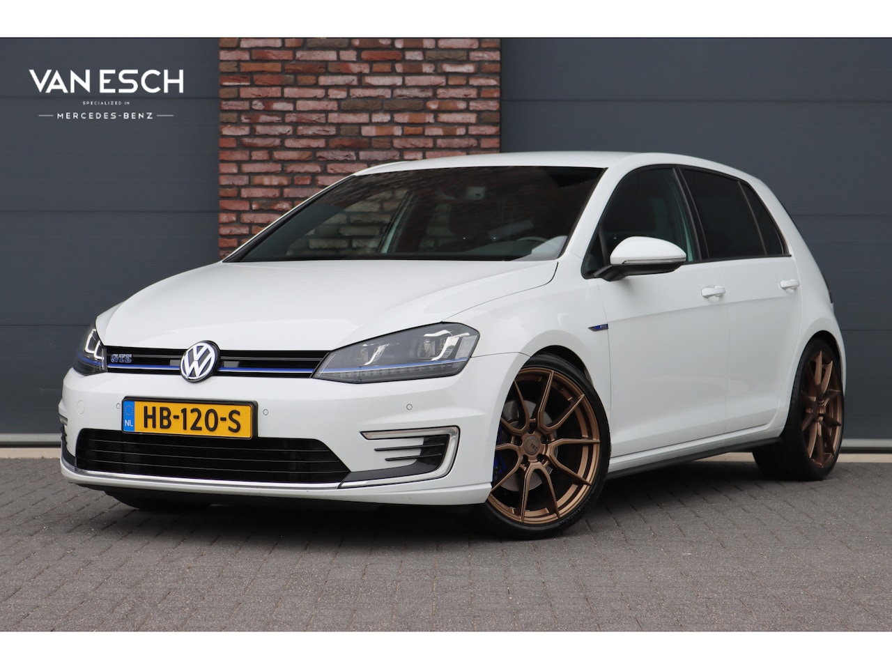 Volkswagen Golf - 1.4 TSI GTE Aut6 | Navigatie | Apple Carplay | DAB | Licht- en zichtpakket | Sportstoelen - AutoWereld.nl