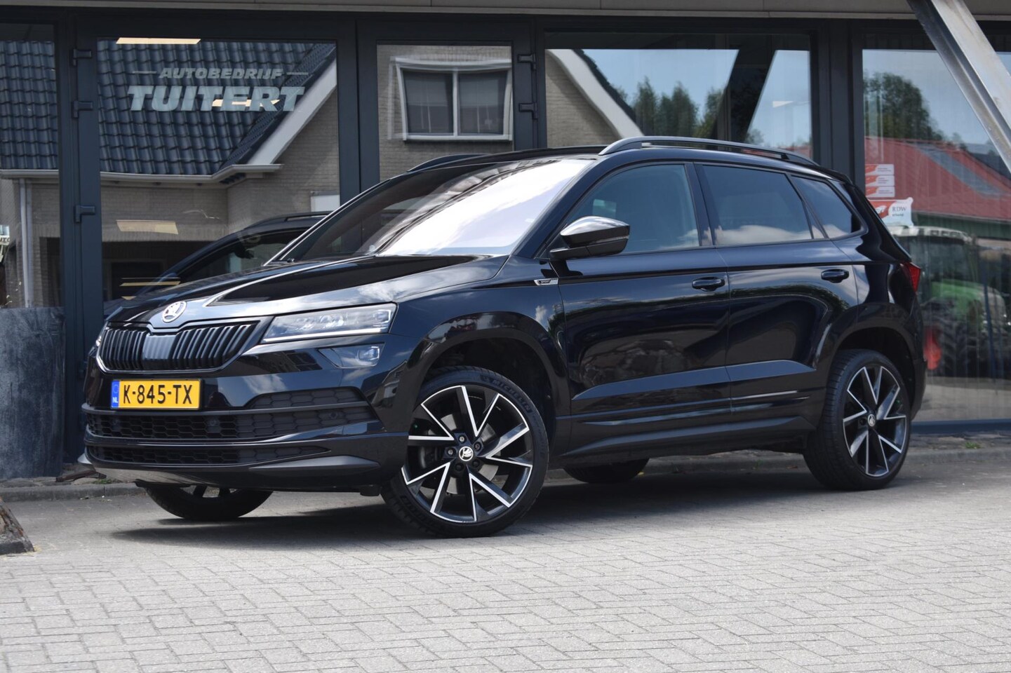 Skoda Karoq - 1.5 TSI ACT Sportline | NAP | VIRTUAL COCKPIT | DEALER ONDERHOUDEN | CAMERA | STOELVERWARM - AutoWereld.nl