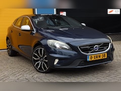 Volvo V40 - 2.0 D4 R-Design Business / 190 Pk / Elek Stoelen / Navi / Camera / Panoramadak / Xenon / P