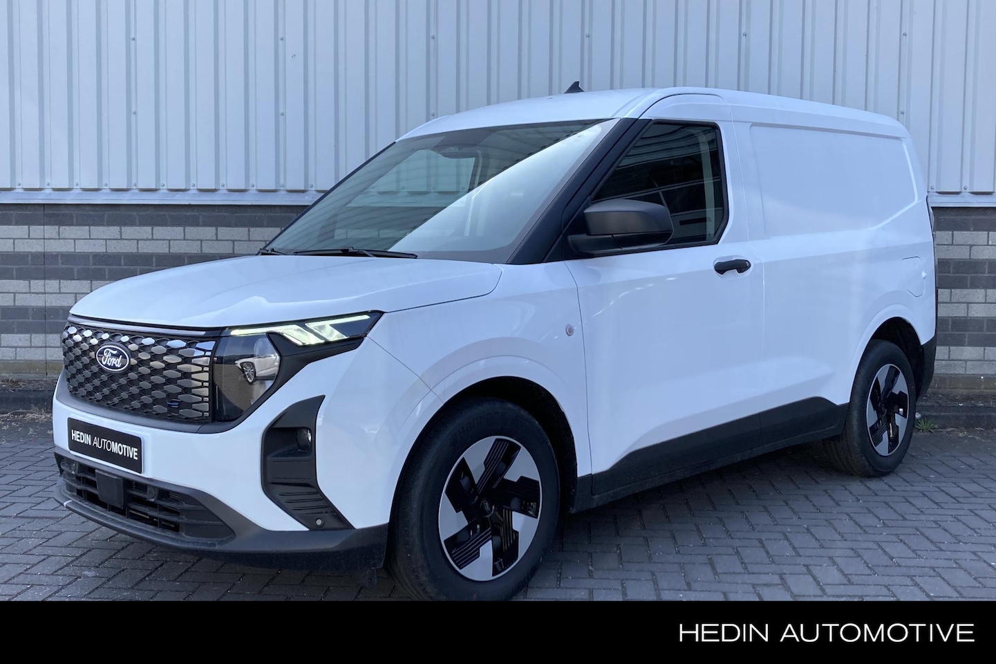 Ford E-Transit Cour. - Trend 44 kWh Toegang Milieu-zones | Driver Assistance Pack | Trekhaak | Navigatie - AutoWereld.nl