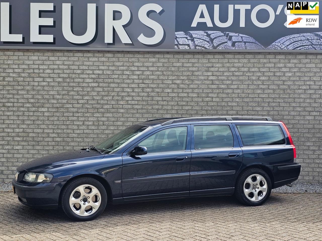 Volvo V70 - 2.4 Comfort Line Leer/Pdc - AutoWereld.nl