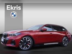 BMW 5-serie Touring - 550e xDrive M Sportpakket Pro/ Comfort Access/ Elektrische Trekhaak/ 21 inch LM/ Elektrisc