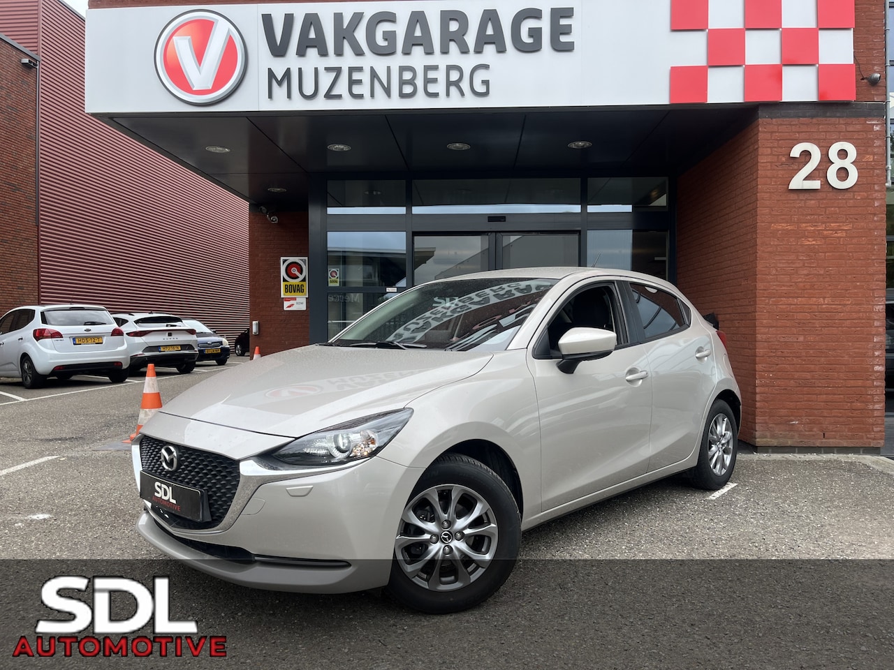 Mazda 2 - 1.5 Skyactiv-G Comfort // LED // AIRCO // PDC // CRUISE // NAVI+CARPLAY // STOELVERWARMING - AutoWereld.nl